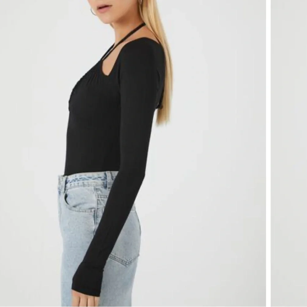 Cutout halter bodysuit in black - Picture 5 of 13